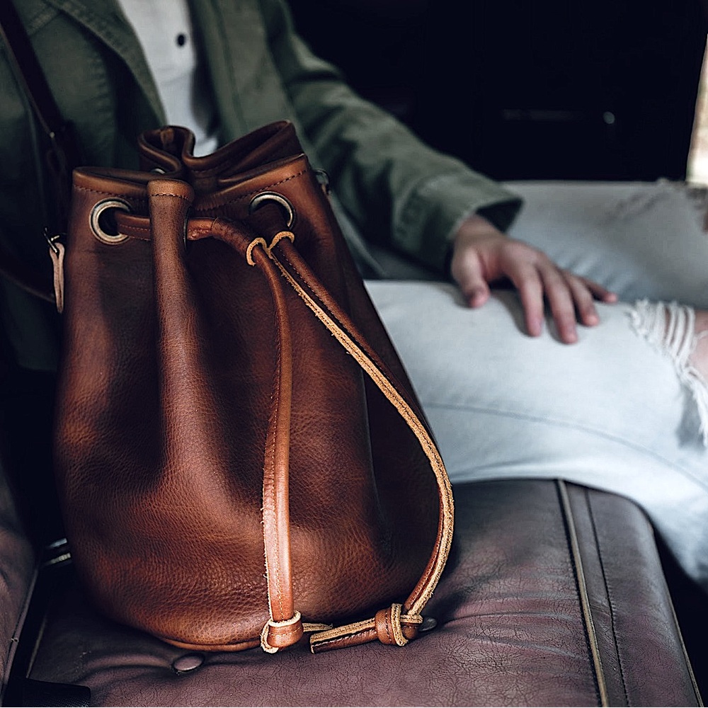 GUCCI Oversized Brown Pebbled Leather Crossbody Shoulder Vintage Bucket Bag